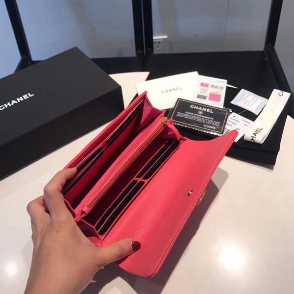 シャネル財布着用イメージ